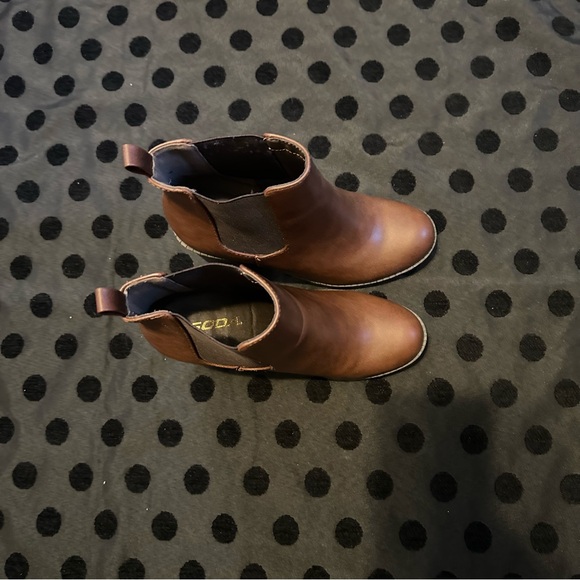 Soda Brown Ankle Boots with Block Heel - NWOB Size 9 - Picture 3 of 6